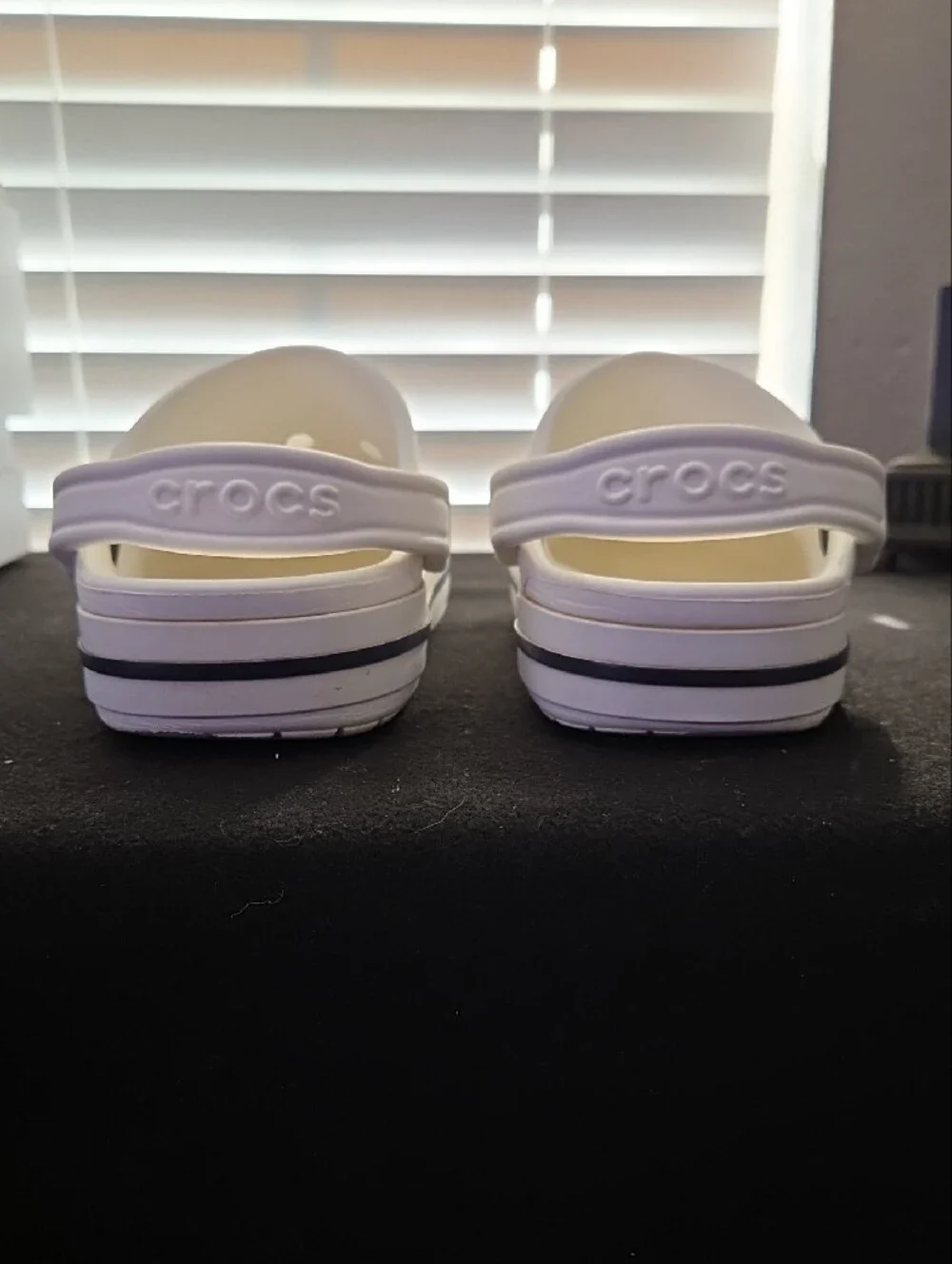 UNISEX SZ 4 MEN'S/6 WOMEN'S BAYABAND White Clog with Navy Logo and Stripes